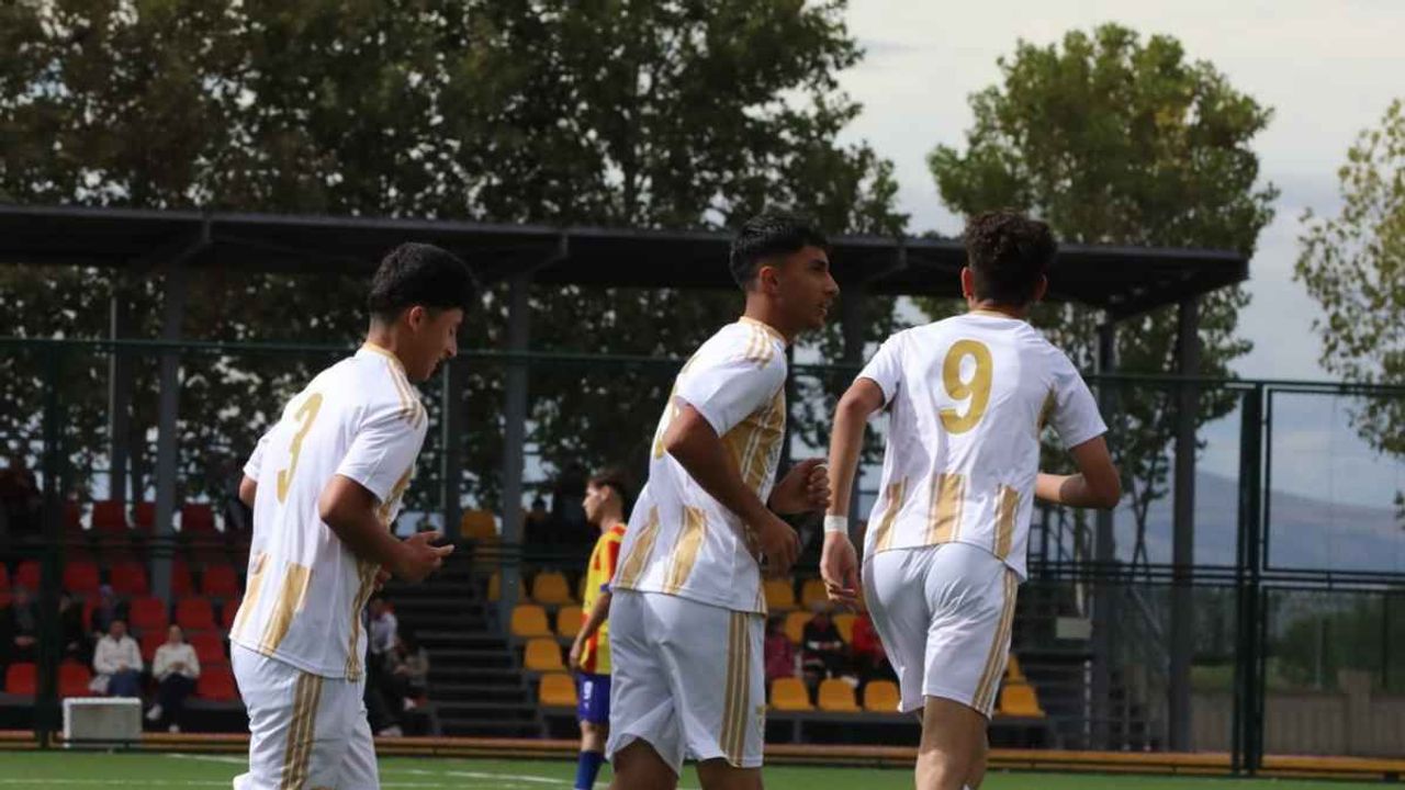 Kayserispor’un gençleri gol oldu yağdı! 19-0