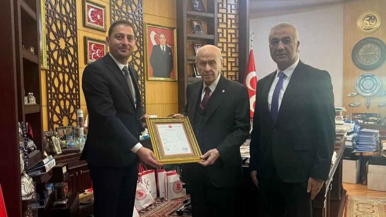MHP Kayseri’den Ankara çıkarması! Tapuyu Devlet Bahçeli’ye teslim ettiler