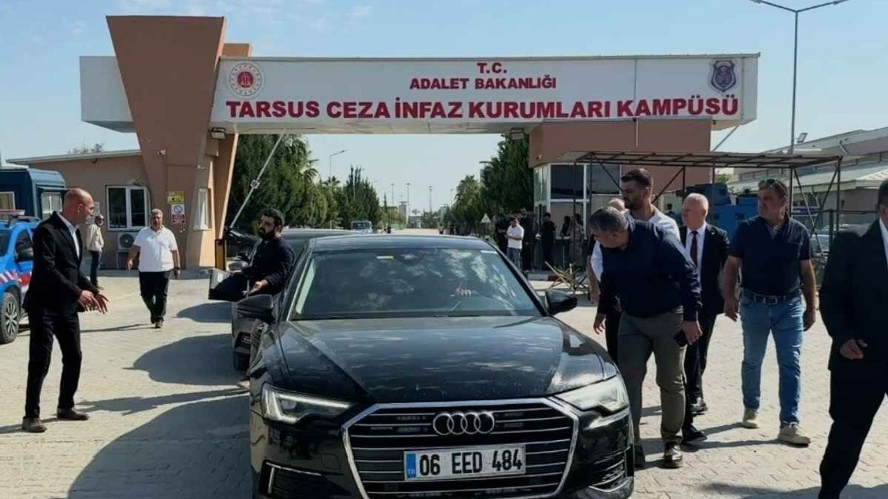 Özgür Özel, Mersin’de tutuklu belediye başkanlarını ziyaret etti