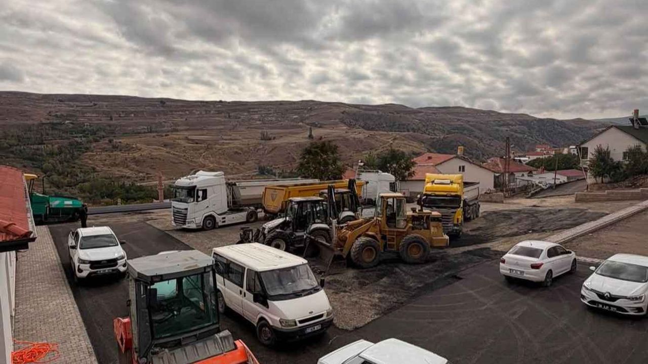 Kayseri'de sıcak asfalt mesaisi sürüyor: Durmadan yorulmadan çalışmalar devam edecek!