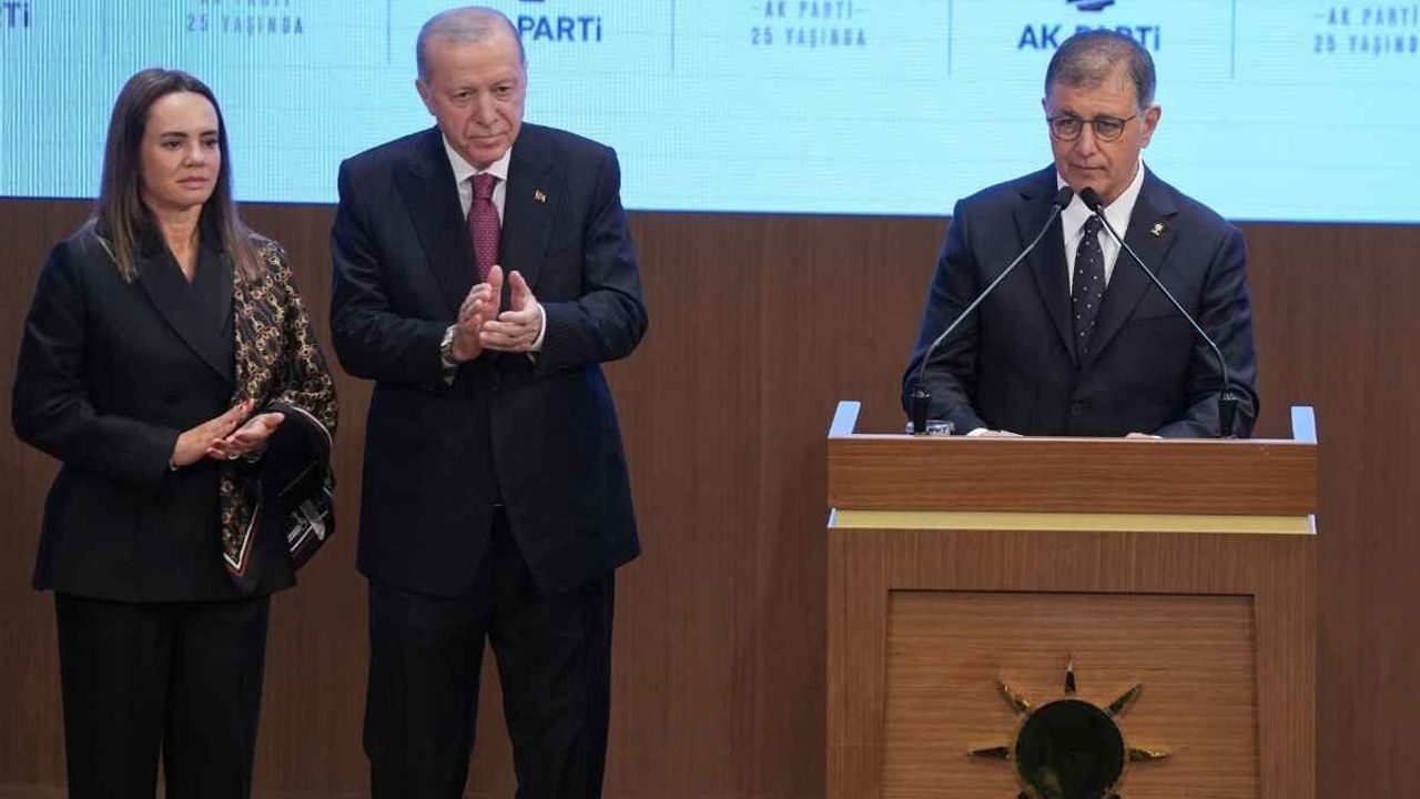 Rozeti Erdoğan taktı! Cemil Tugay’ın ‘Beni boşar’ dediği eşi de törendeydi