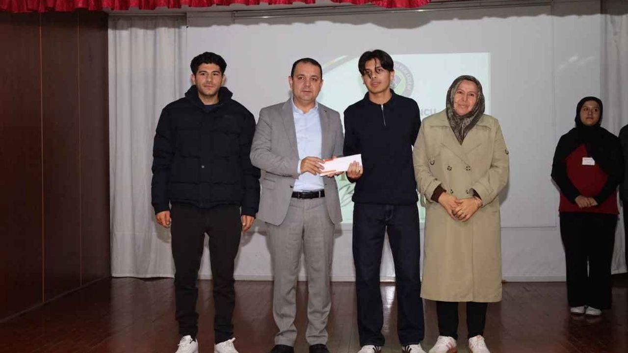 Kayseri’de YKS başarısı: Ödüller sahiplerini buldu!