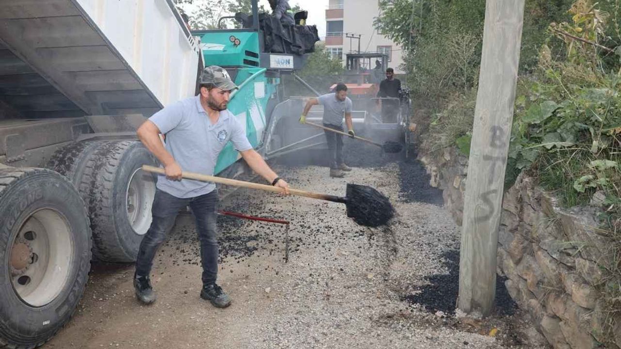 Yahyalı’da Kavacık Mahallesi’nin yollarında sıcak asfalt çalışması başladı!