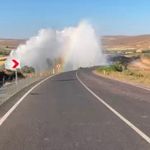 Bünyan’da su borusu patladı! Metrelerce yükselen su kameraya yansıdı