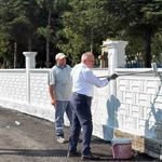 Yahyalı’da bakım çalışması: Belediye başkanı boya yaptı!