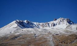 Erciyes'te Etkili Olan Kar Yağışı, Kayak Tutkunlarını Sevindirdi