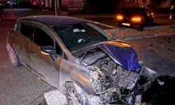 Aksaray’da kavşakta feci kaza: Otomobiller hurdaya döndü