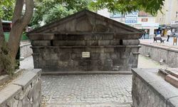 Kayseri’de Roma mezarına Müslümanların duası dikkat çekiyor