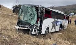 Sivas otobüs kazasında 3'ü ağır 18 yaralı, bölge savaş alanına döndü!