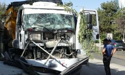 Malatya’da kontrolden çıkan hafriyat kamyonu iş yerine daldı