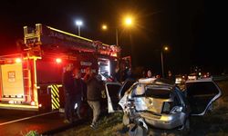 Kazada yaralanan kardeşler ekiplere zor anlar yaşattı!