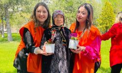 Kayseri’de bayramın en anlamlı ziyareti: huzur evindeki ulu çınarların yüzü güldü