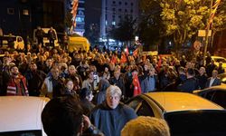 CHP il binası önünde 'provokasyon' gerginliği: TİP üyesi bir kişi gözaltına alındı!