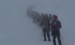 Erciyes’te fırtına engeli: 86 kişi inmek zorunda kaldı!