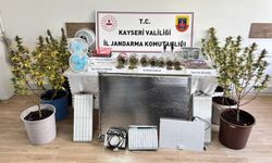 Kayseri’de esrar yetiştiren şahsın evine operasyon: Kurulu sistem ele geçirildi
