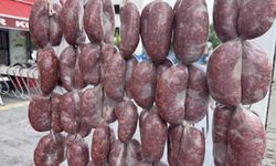 Kayseri’de gelenek sürüyor: Etler sucuğa dönüşüyor
