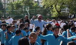 Kayseri’de Pazartesi geleneği! Egzersiz ve oyunla ders başlıyor