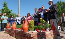 Özgür Özel Manisa’da şehitlik ve mezar ziyareti yaptı