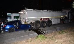 Adana’da otomobil TIR’a çarptı: Baba öldü, 2 çocuğu yaralı!