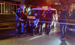 Aksaray'da baba kızını rahatsız eden gencin kulağını kesti: 1'i polis 2 yaralı!