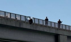 Kayseri Felahiye’de viyadükten atlamak isteyen şahsı kaymakam ikna etti