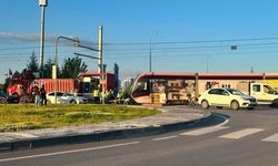 Kayseri’de tramvay ile kamyon çarpıştı