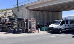 Kayseri'de damperi açılan kamyon köprüye çarptı, sürücü hayatını kaybetti