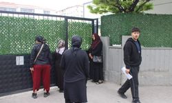 Kayseri'de YKS'ye geç kalan öğrenci gözyaşları içinde okuldan ayrıldı