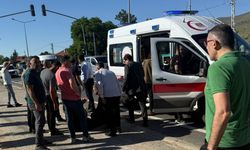 Aynı fabrikaya işçi taşıyan servisler çarpıştı: 20 işçi yaralandı!