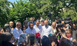 Aşkın Genç ve Özgür Özel Niğde'de çiftçilerle buluştu: "Alın teri ve emeğin kıymetini konuştuk"