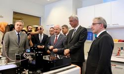 Sağlık Bakanı Memişoğlu Üniversite’de bilimsel çalışmaları inceledi