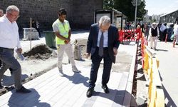 Memduh Büyükkılıç Cumhuriyet Meydanı’nda yapılan çalışmaları yerinde inceledi!