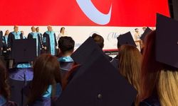 Sabancı ailesinde mezuniyet sevinci! Nazlı Sabancı diplomasını aldı