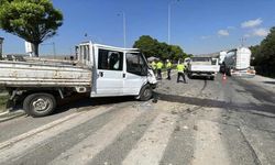 Sivas'ta iki kamyonet çarpıştı, 5 kişi yaralandı
