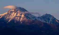 Kayserililer bu sene de borçlarını ödemeyecek: Erciyes'e kar yağdı!