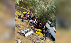 Sivas’ta yolcu minibüsü şarampole devrildi: 4 ölü, 10 yaralı