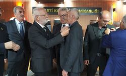 CHP ve DEVA’dan AK Parti’ye katılım: Kayseri’de 15 isim rozet taktı
