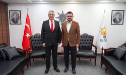 Geçtiğimiz günlerde Kayseri'ye atanmıştı! Yeni SGK İl Müdürü Ahmet Kale'den AK Parti'ye ziyaret!