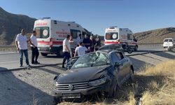 Sivas-Kayseri yolunda otomobil şarampole çıktı: 5 yaralı