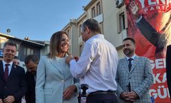 Yeni Parti'de rozetler takıldı! Özgür Özel belediye başkanları ile buluştu