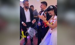 Et seven arkadaşının düğününe keçiyi süsleyip getirdi