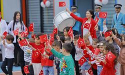Kayseri’de çocuk kütüphanesinde Cumhuriyet coşkusu!