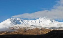 Erciyes’e kar yağdı: Zirve beyaza büründü!