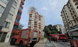 Kayseri’de çatısında yangın çıkan 9 katlı bina tahliye edildi