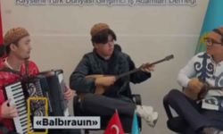 Büyük dombra ustası Kurmangazi’nin “Balbırauın” eseri Kayseri’de yankılandı