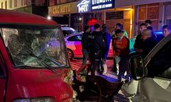 Kayseri'de kamyonet ve pikap kafa kafaya çarpıştı: 2 yaralı