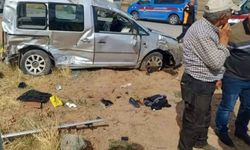 Kayseri’de otomobil ile hafif ticari araç çarpıştı! 1 ölü, 3 yaralı