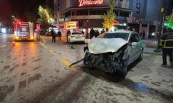 Niğde'de iki otomobil çarpıştı: 1 yaralı