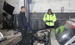 Nevşehir’de drift yapan sürücü yakalanmamak için otomobili parçaladı! Radyatör suyu ele verdi