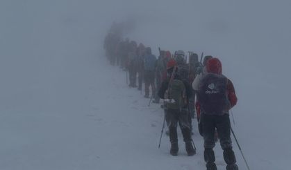 Erciyes’te fırtına engeli: 86 kişi inmek zorunda kaldı!